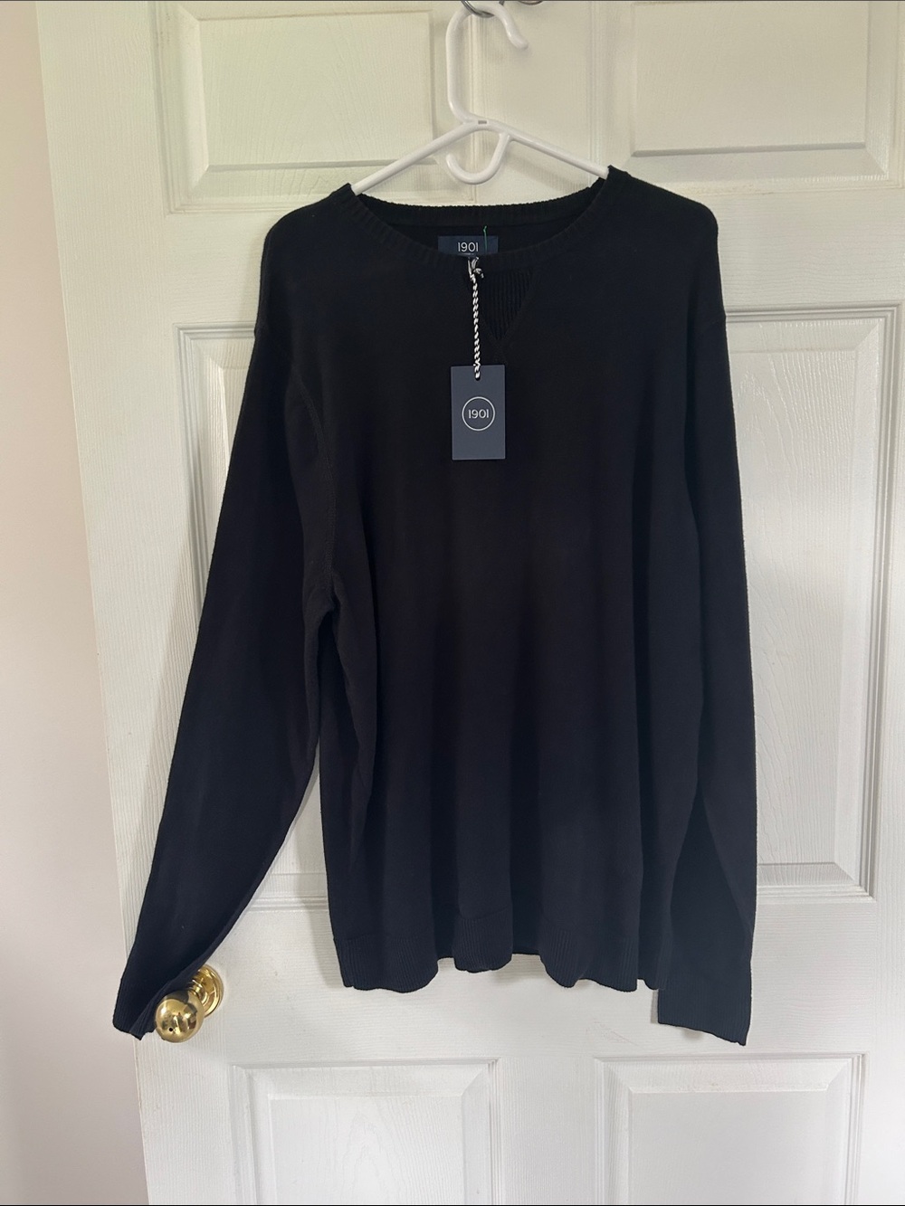 1901 Men's Black Long-Sleeve Crewneck Sweater